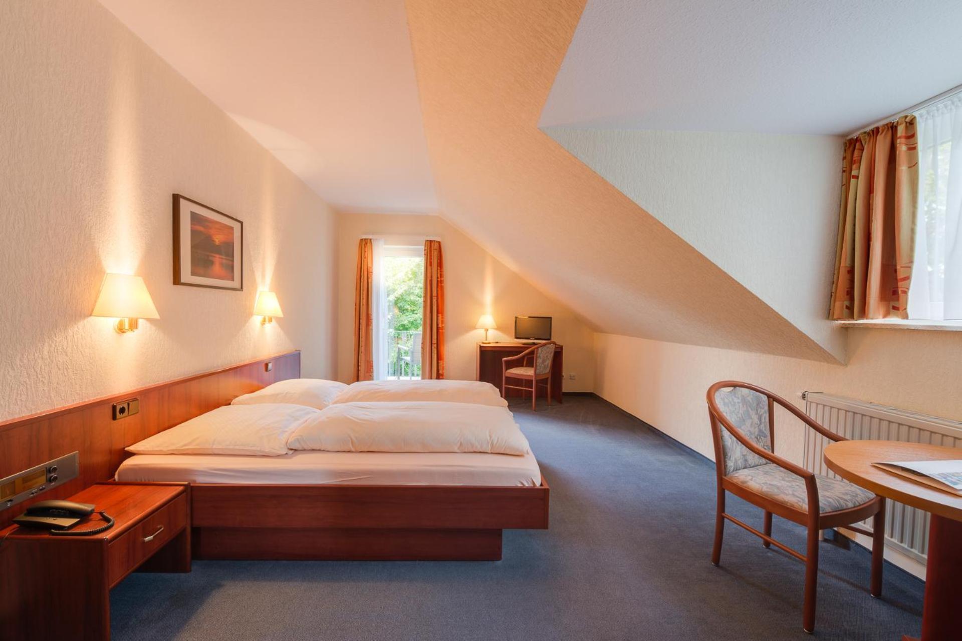 Berghotel Wilhelmsburg Bad Kosen Pokoj fotografie