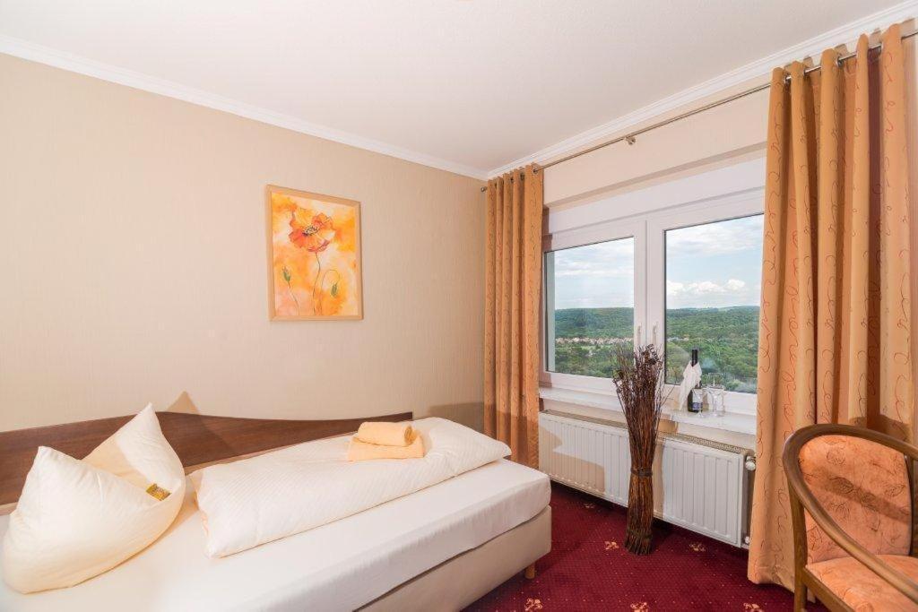 Berghotel Wilhelmsburg Bad Kosen Pokoj fotografie
