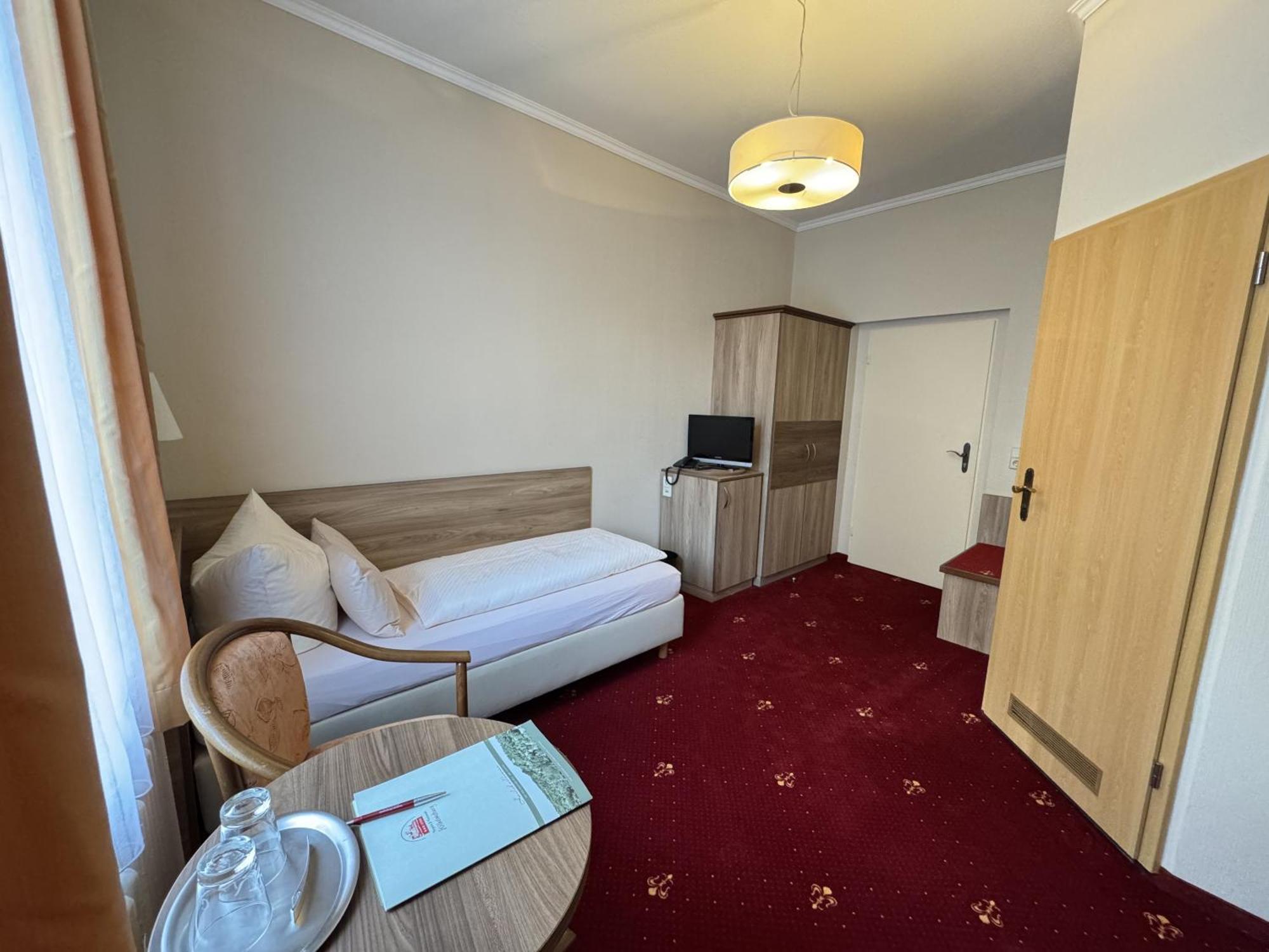 Berghotel Wilhelmsburg Bad Kosen Pokoj fotografie