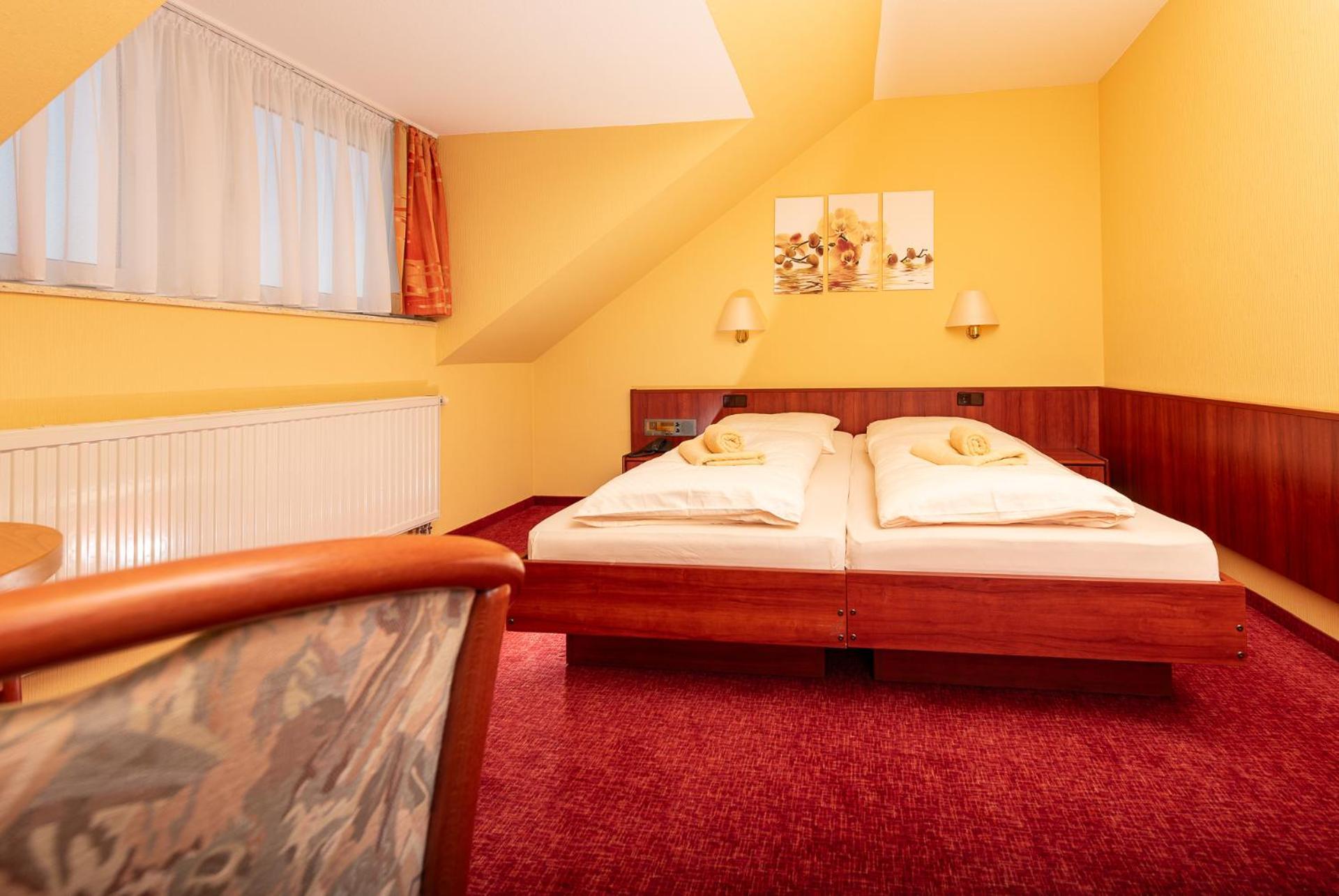Berghotel Wilhelmsburg Bad Kosen Pokoj fotografie